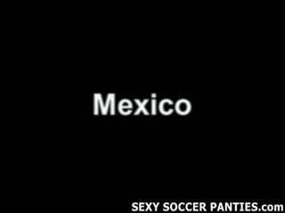 Спортен мексикански футбол сладур оголване край тя униформа