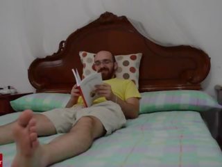 Siya prefer pakikipagtalik kanya kaysa reading a book. sino donãâ´t!