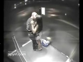 Couple having xxx video film on Hotel Elevator get caught on Hidden Camera