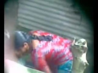 Segretamente recorded mms di un villaggio zia presa un bagno catturato da un voyeur - giocare indiano porno