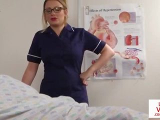 Britanic asistenta voieur instructing sub pacient